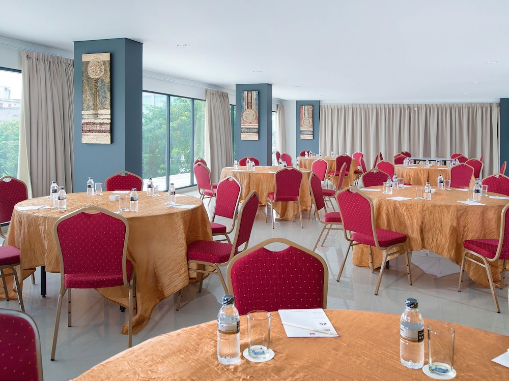 Mercure Jakarta Grogol 44/56