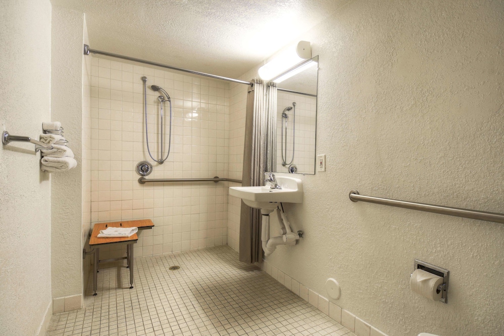 Motel6 San Ysidro, CA - San Diego Border 18/41