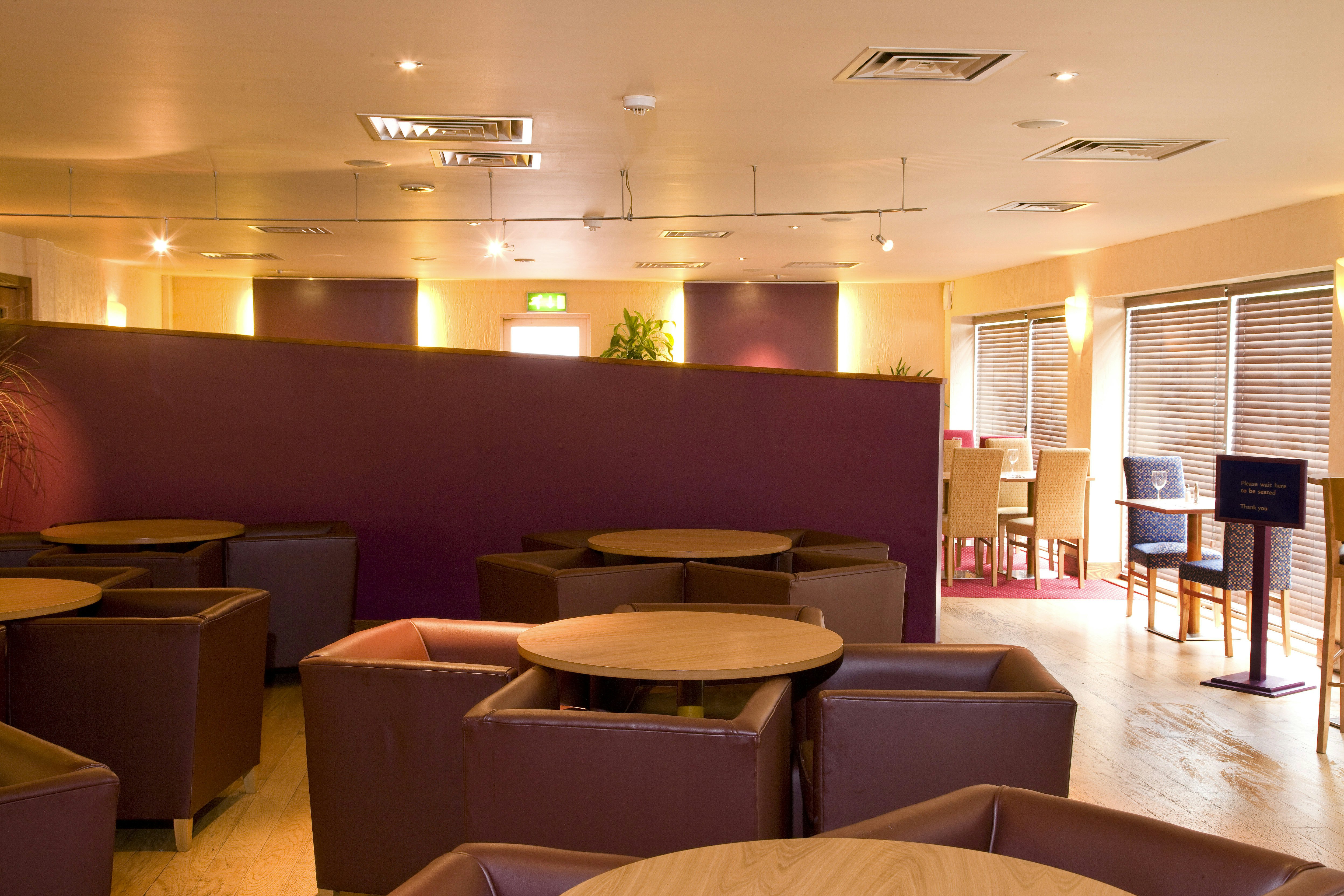 Premier Inn Watford Central Hotel 21/27