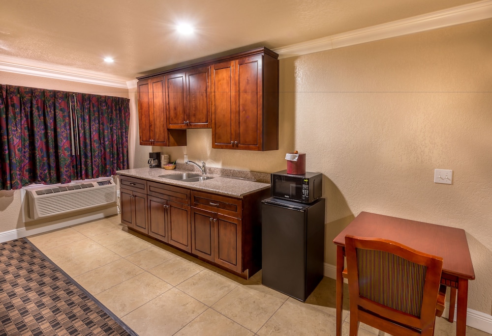 Edgewater Inn Reedley 6/31