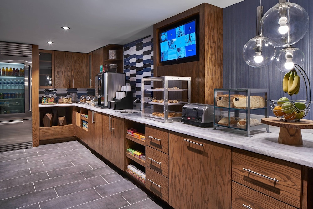 Delta Hotels by Marriott Norfolk Airport 19/31