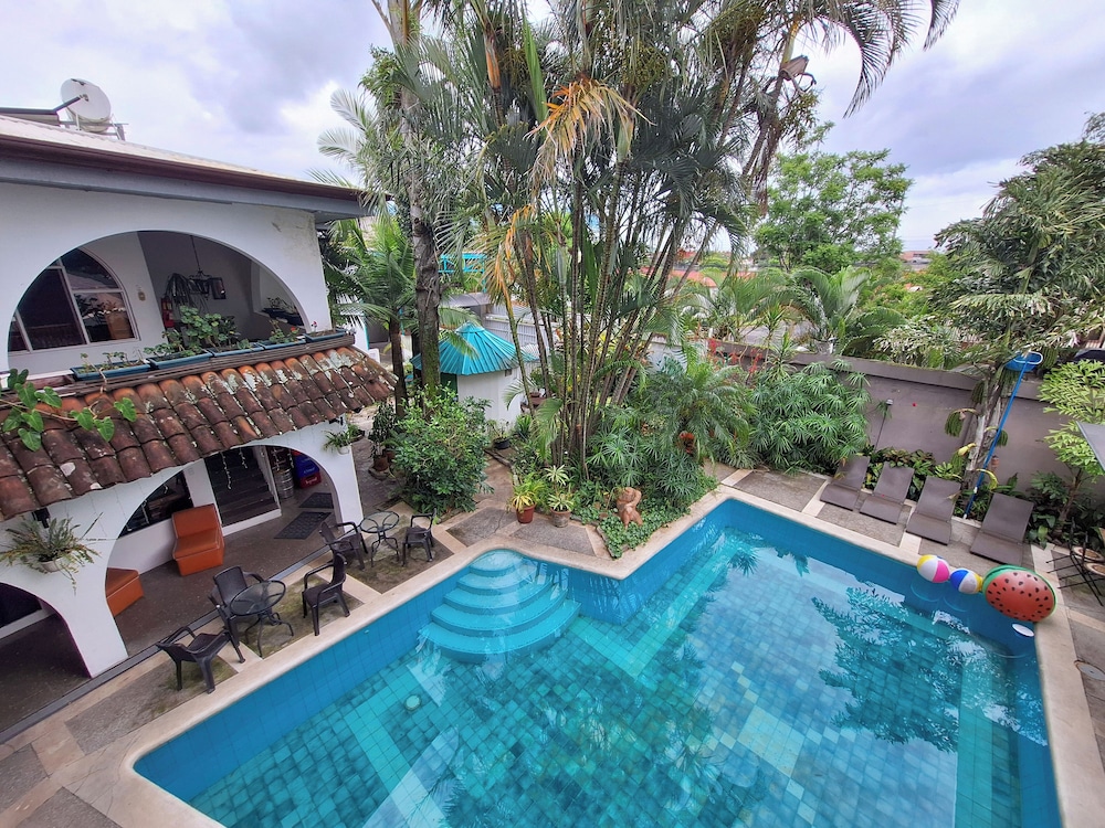 Colours Oasis Resort 68/72