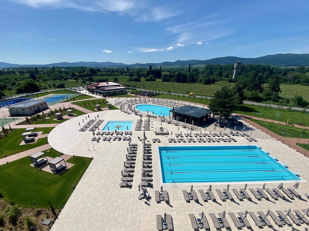 Kings' Valley Medical & Spa 47/50
