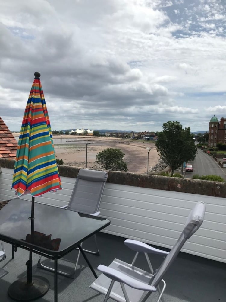 Beachside Suites 7/24