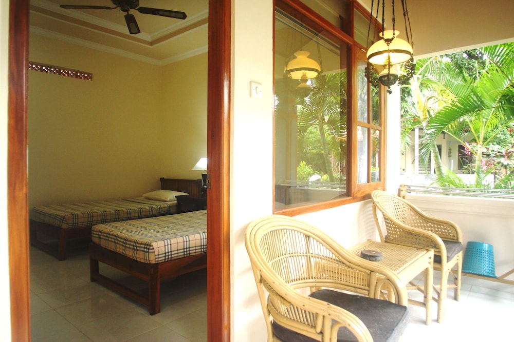 Lovina Beach Hotel 46/65