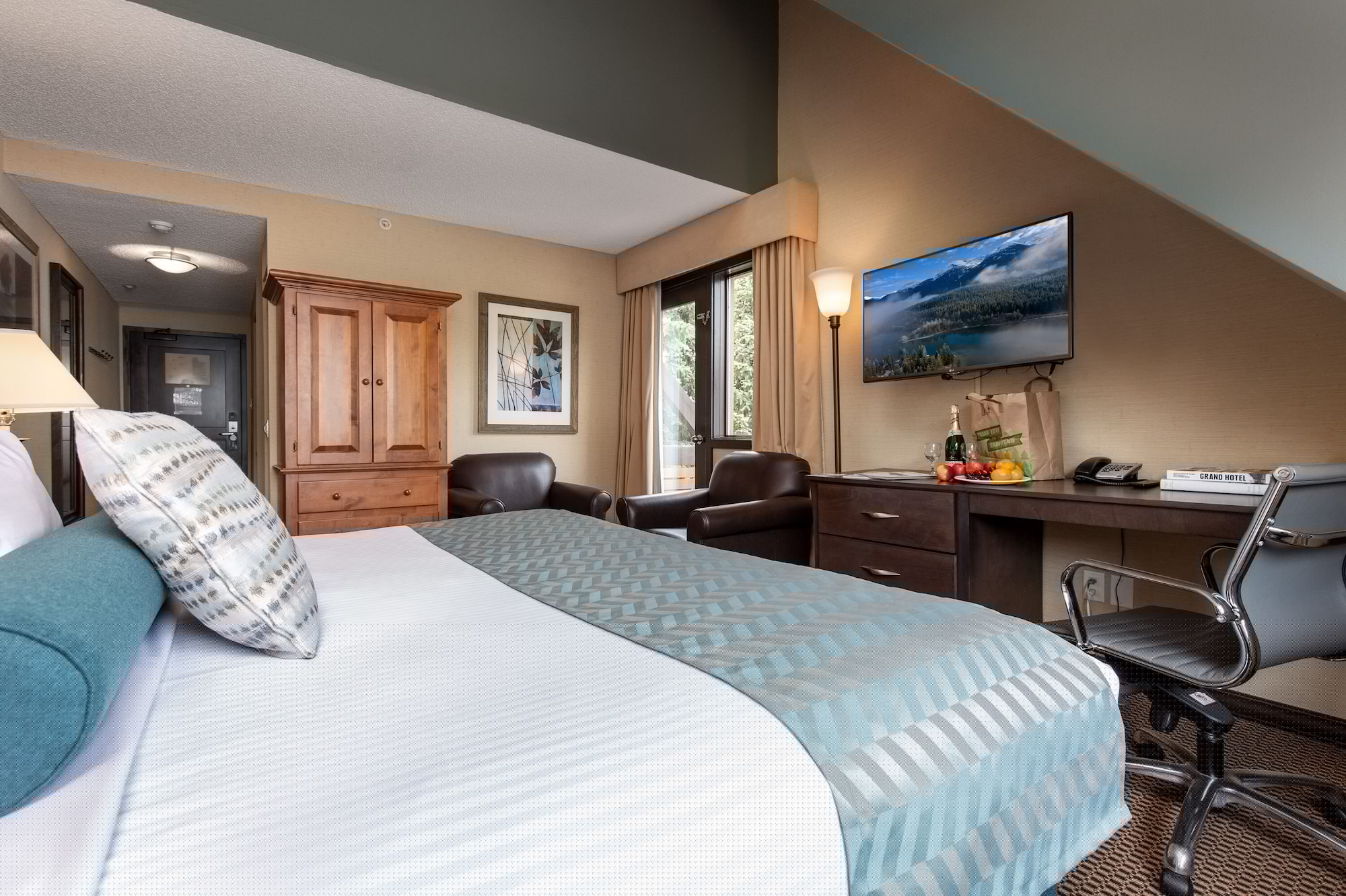COMFORT, KING BED, BALCONY