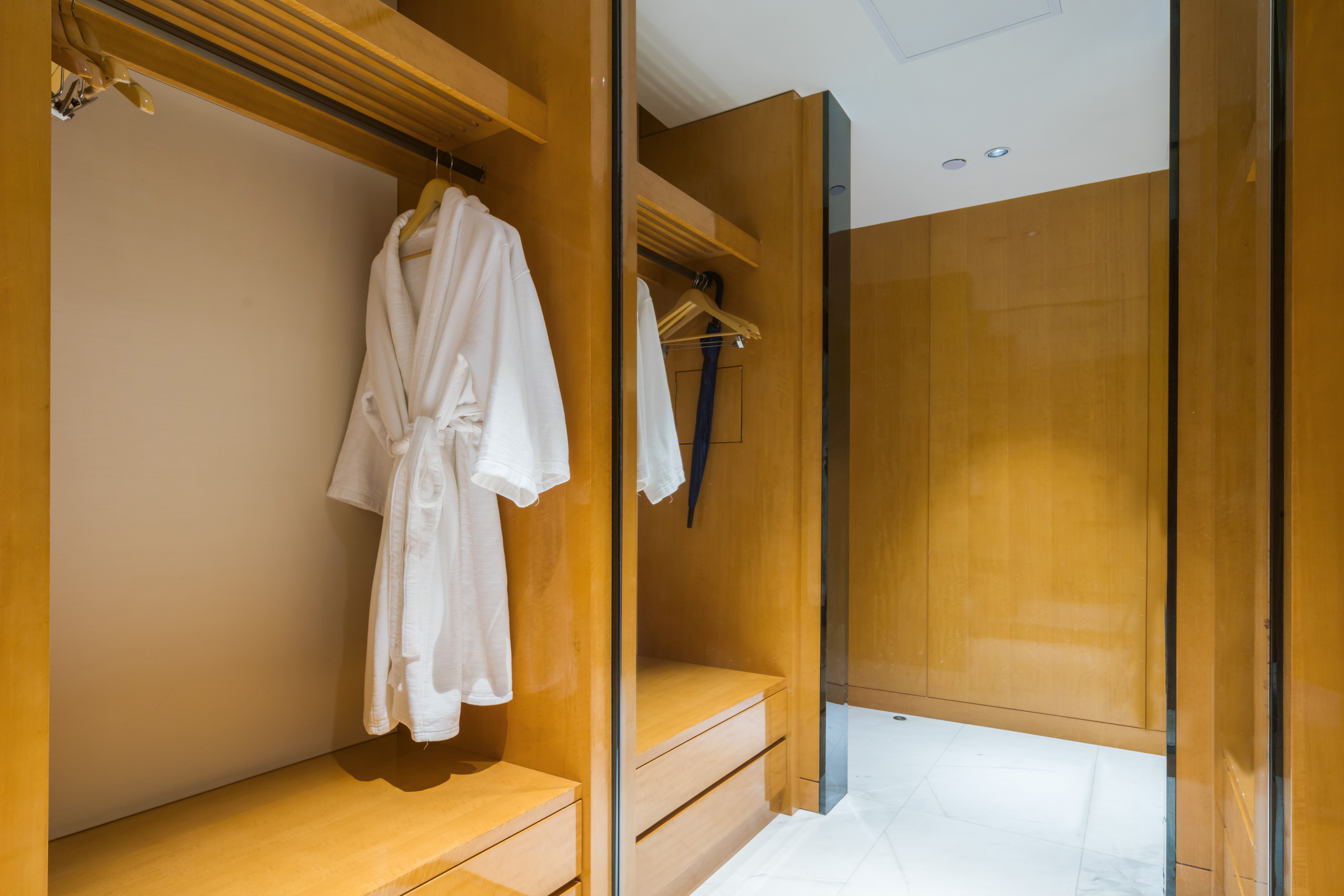 Rezen Hotel Jade Crystal 50/51