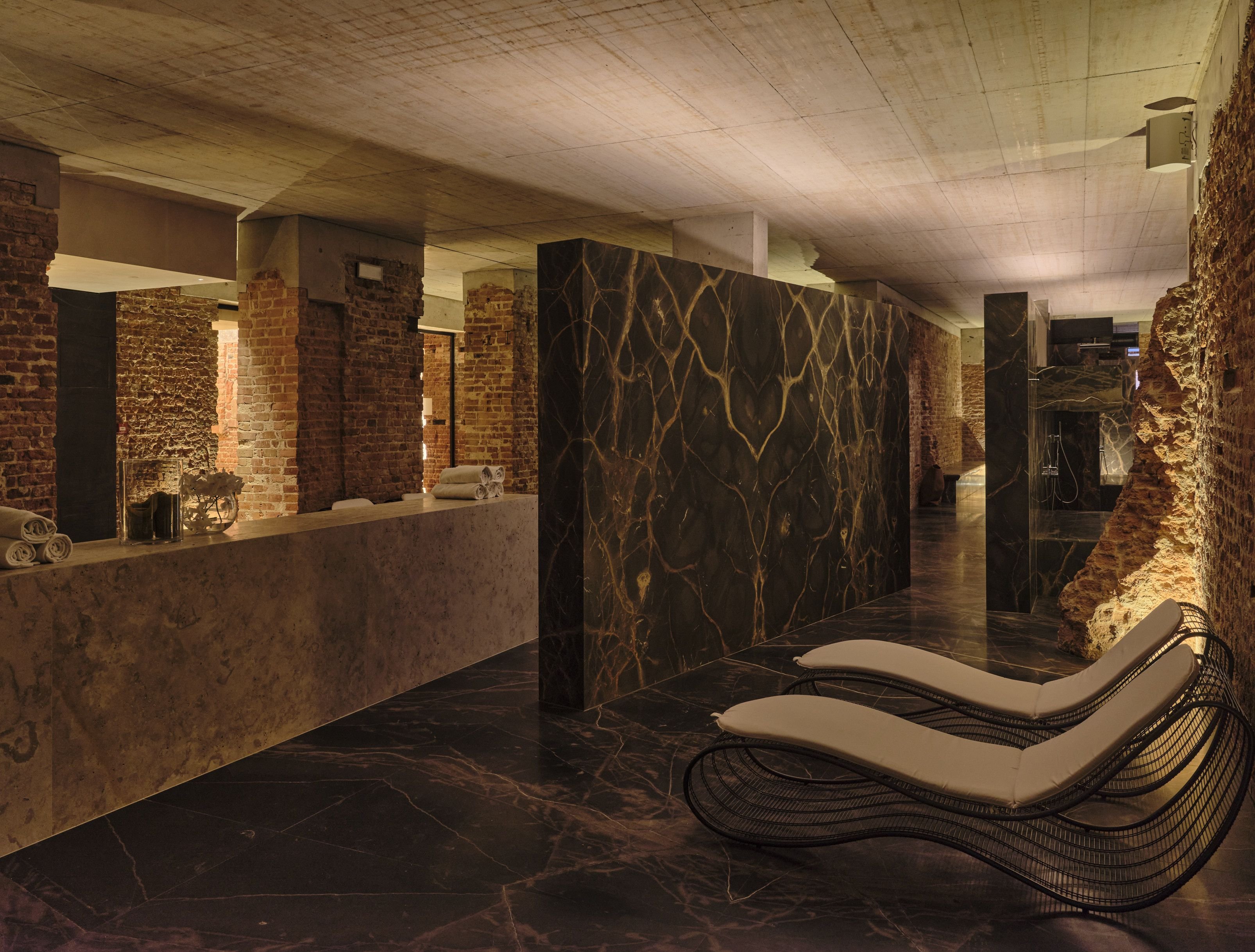 Hotel Grand 8/12