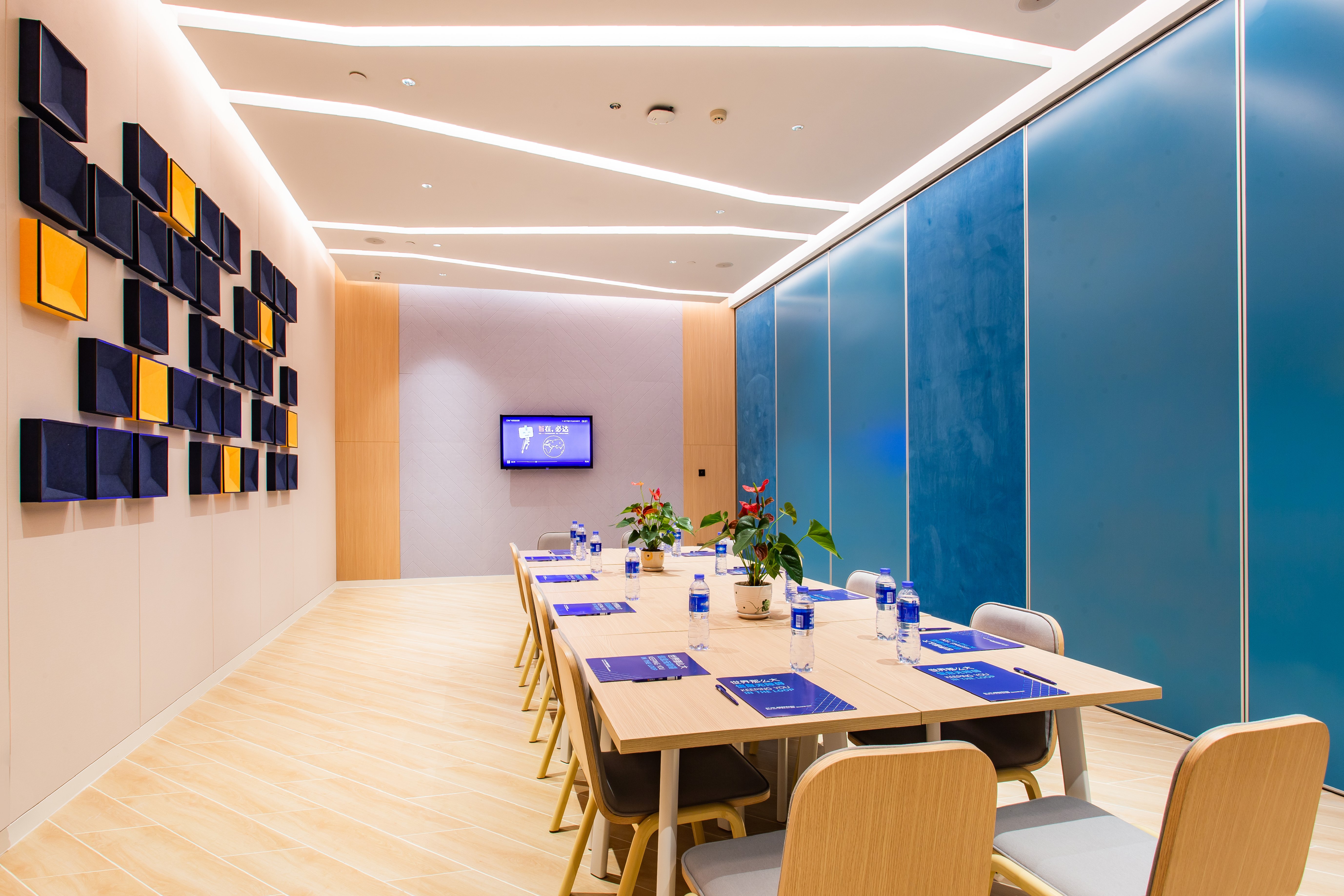 Holiday Inn Express Jiangmen Jianghai 56/79