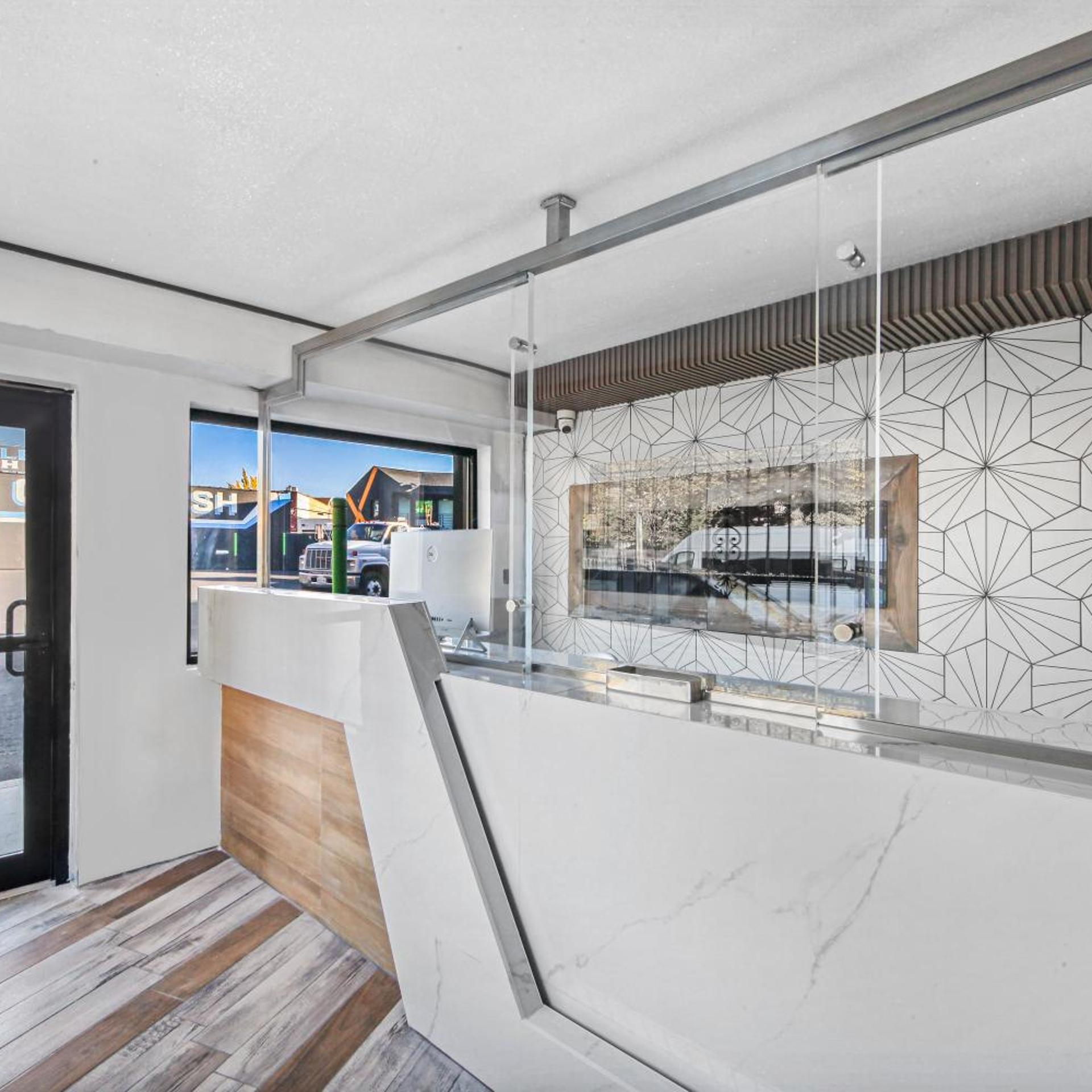 Hotel OPUS Bronx Near Bay Plaza Mall 12/46