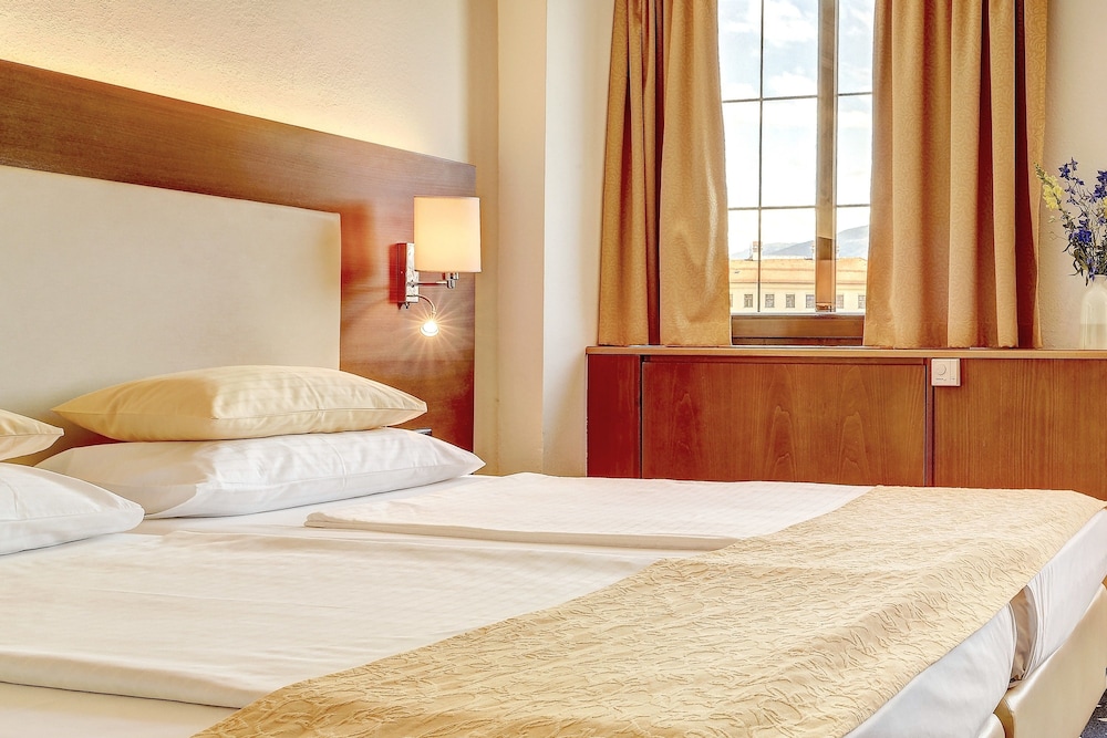 Hotel Mondschein 6/33