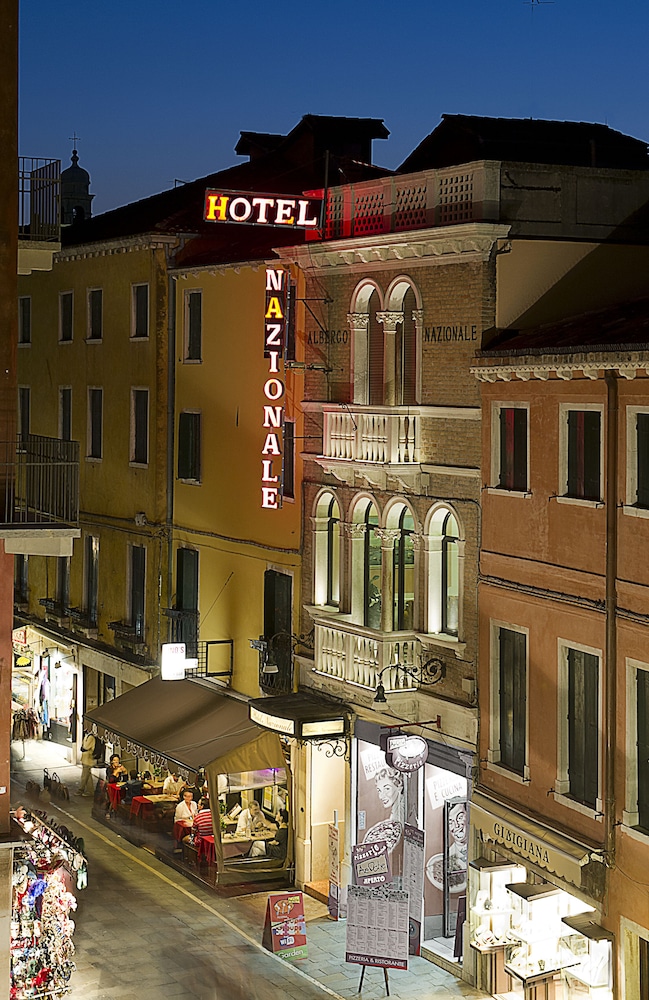 ナツィオナーレ ホテル 写真1