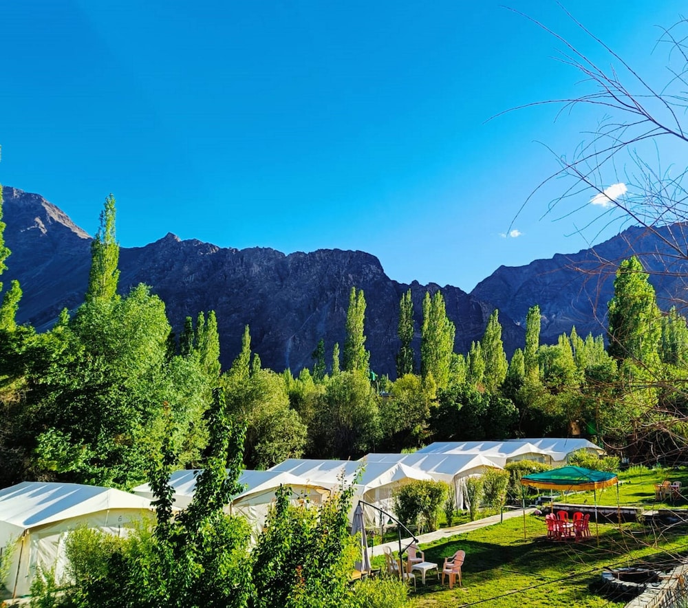Mountain Camp 24/30