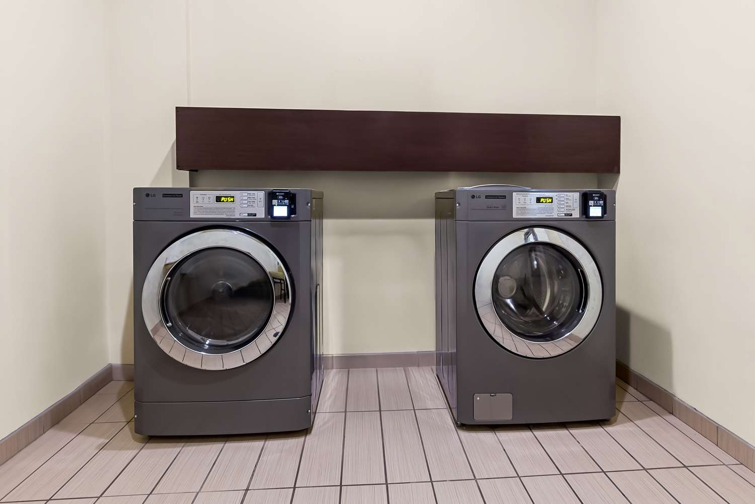 Best Western St. Louis Airport North Hotel & Suite 6/19