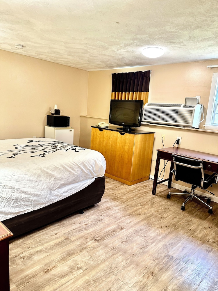 Wickford Motor Inn 28/53