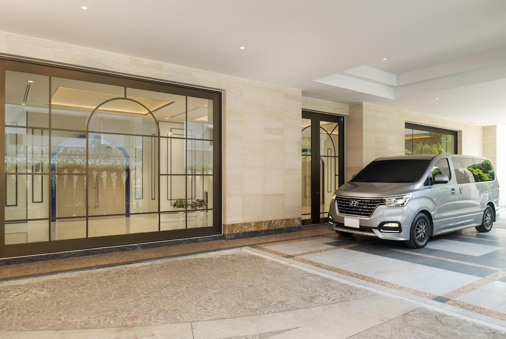 Radisson Hotel Chateau de Bangkok 40/48