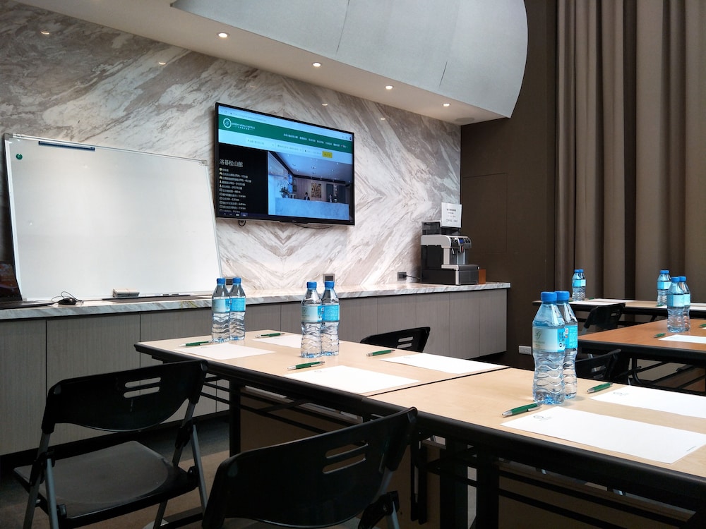 Green World Hotel Songshan 52/62