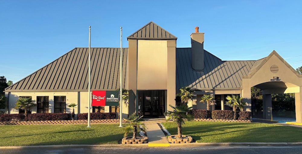 HomeTowne Studios by Red Roof Birmingham - Highway 280 2/26
