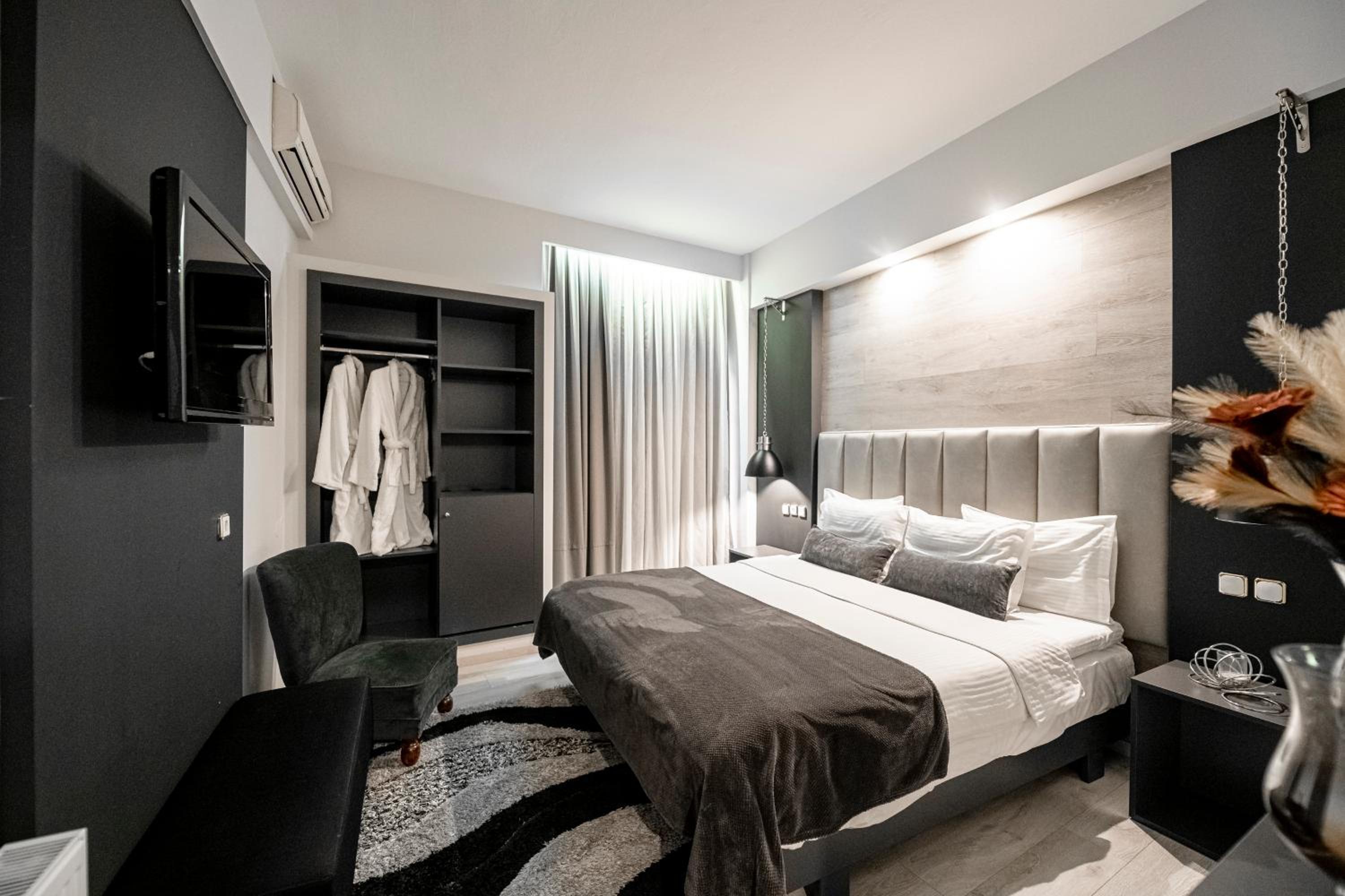 BEST WESTERN LINGOS HOTEL 16/55