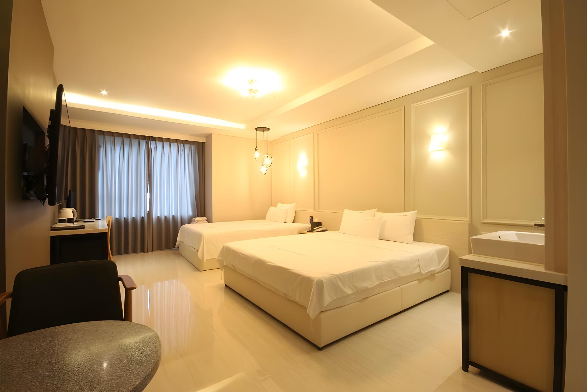 Deluxe, King Bed