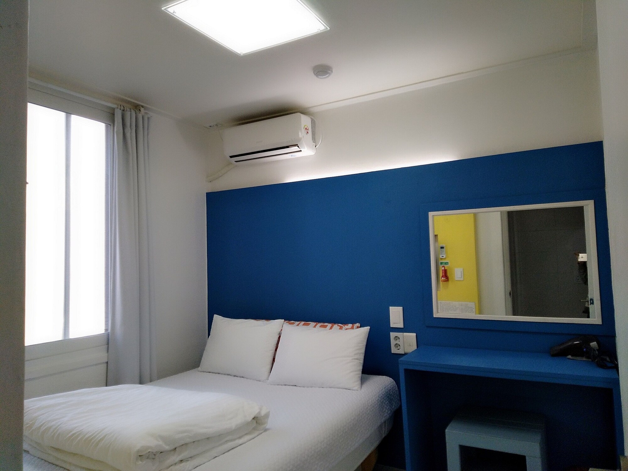 ROOM, DOUBLE BED