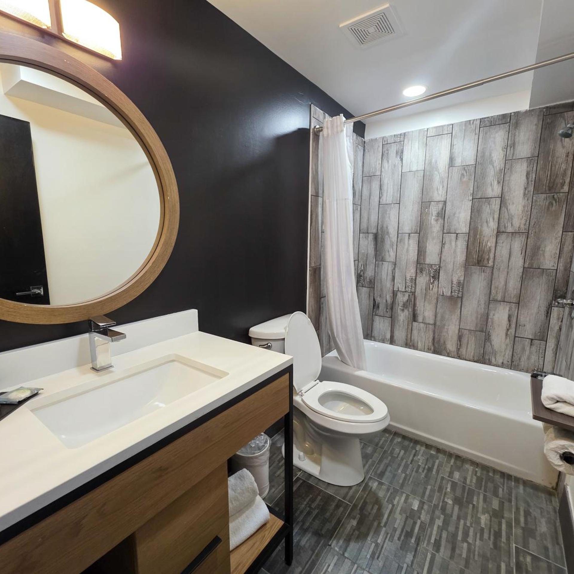 Penn Lodge Hotel & Suites 47/50