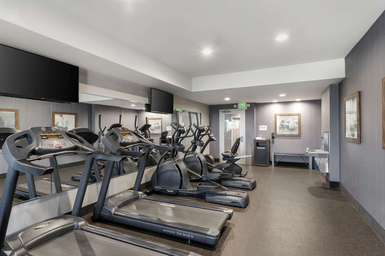 Best Western Plus Gardena Inn & Suites 22/36