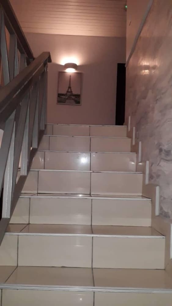 Swisscottage Suites 3/21