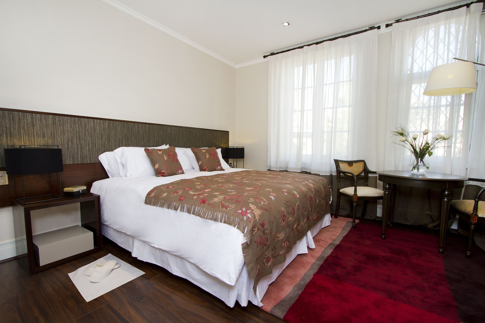 SUPERIOR, KING BED