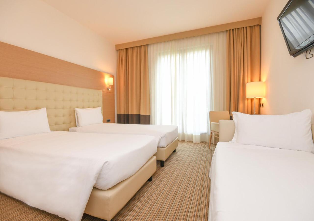 Room, Quintuple