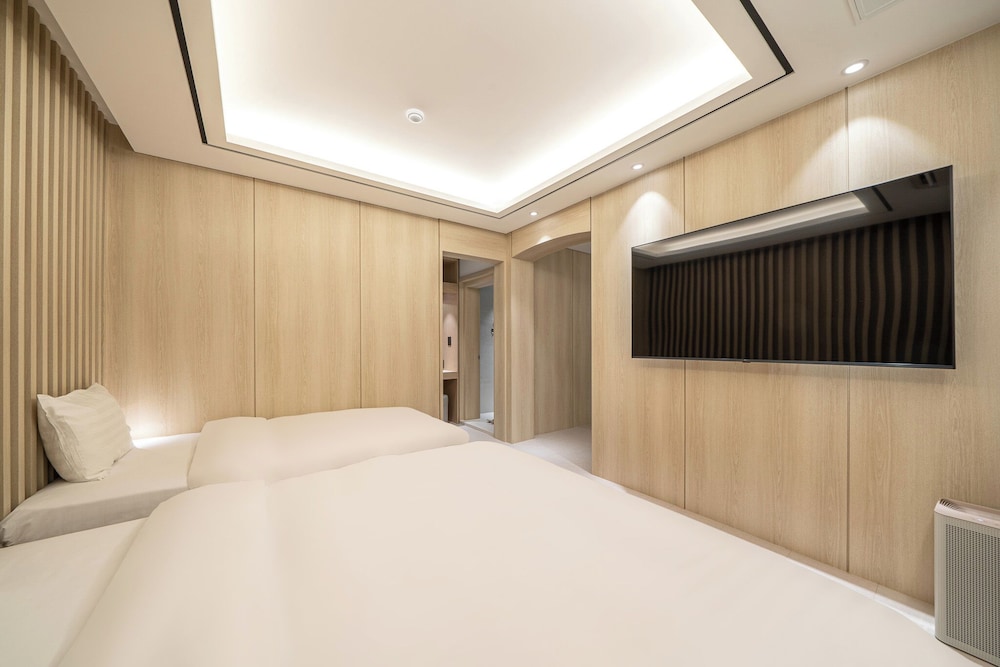 Hound Hotel Gwangju Cheomdan 8/24