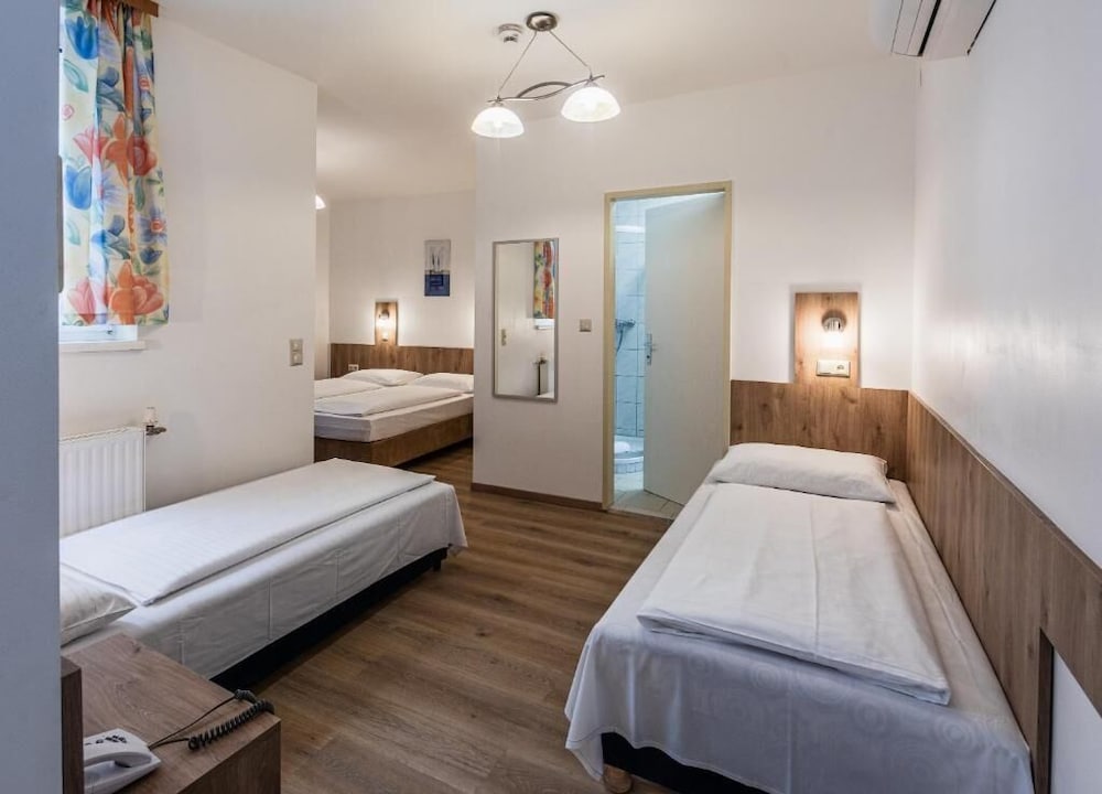 Terminus Hotel 34/50