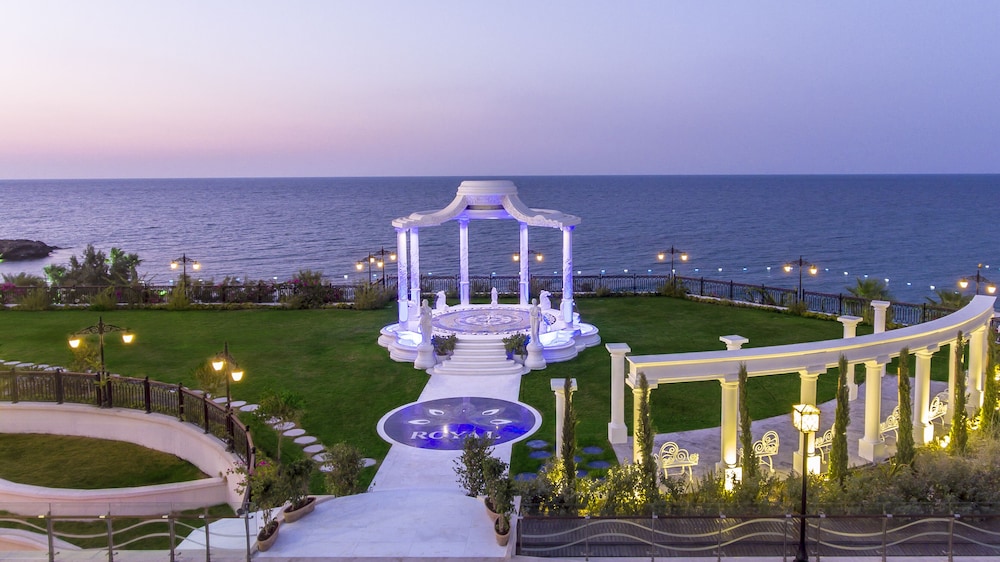 Merit Royal Premium Hotel Casino & Spa 34/36