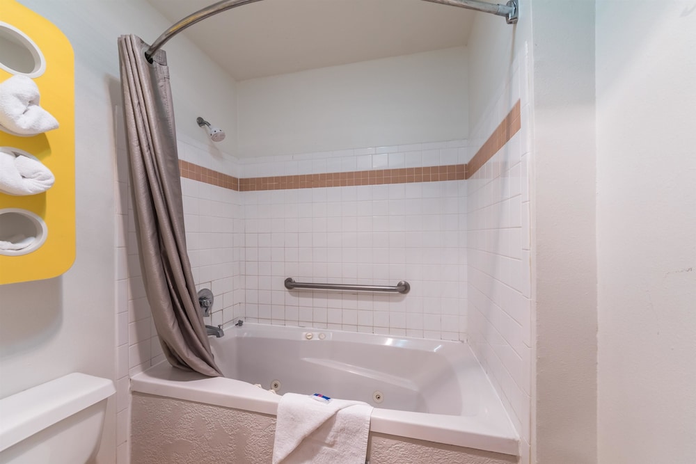 Quality Inn & Suites Junction, TX 7/30