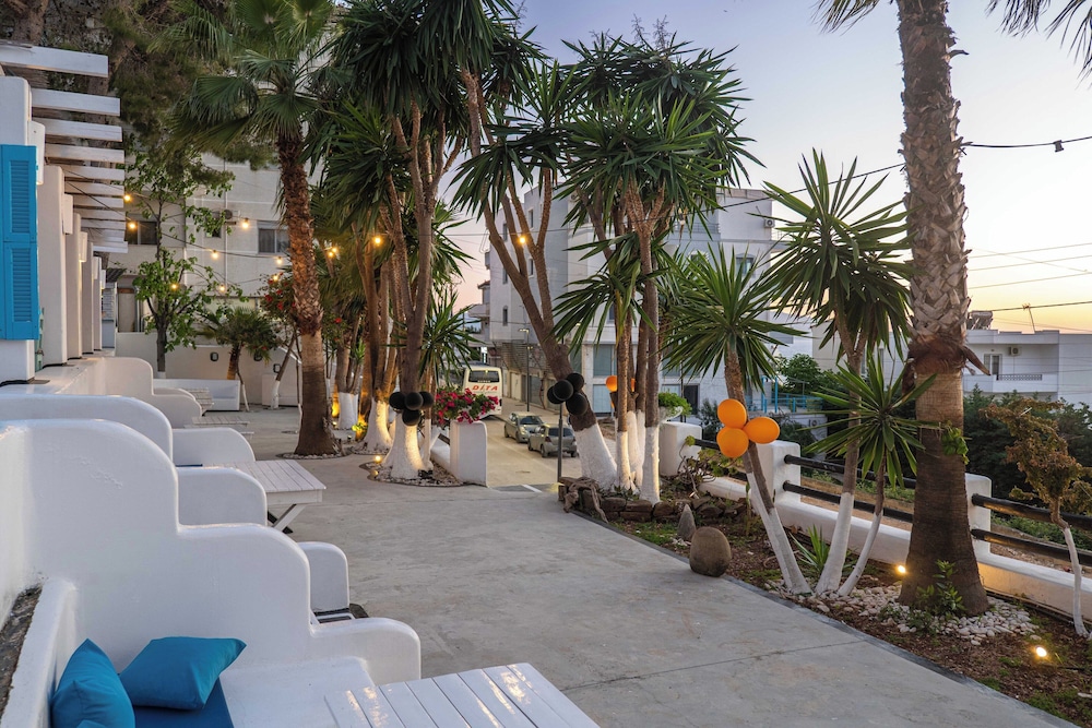 Hotel Saranda 71/79