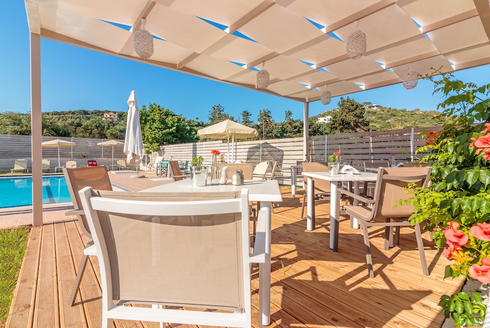 Dimitra &amp; Evdokia Hotel 28/38