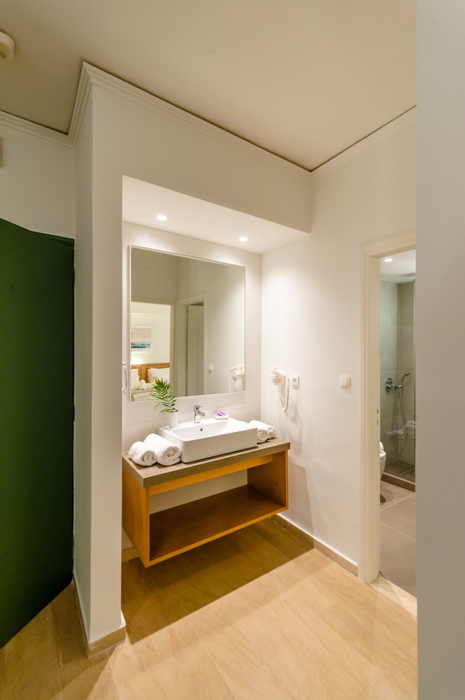 Lotus Hotel Apartments 50/50