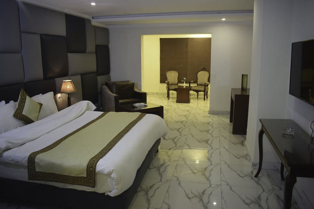 Grand Millennium Hotel Lahore (Local) 13/41