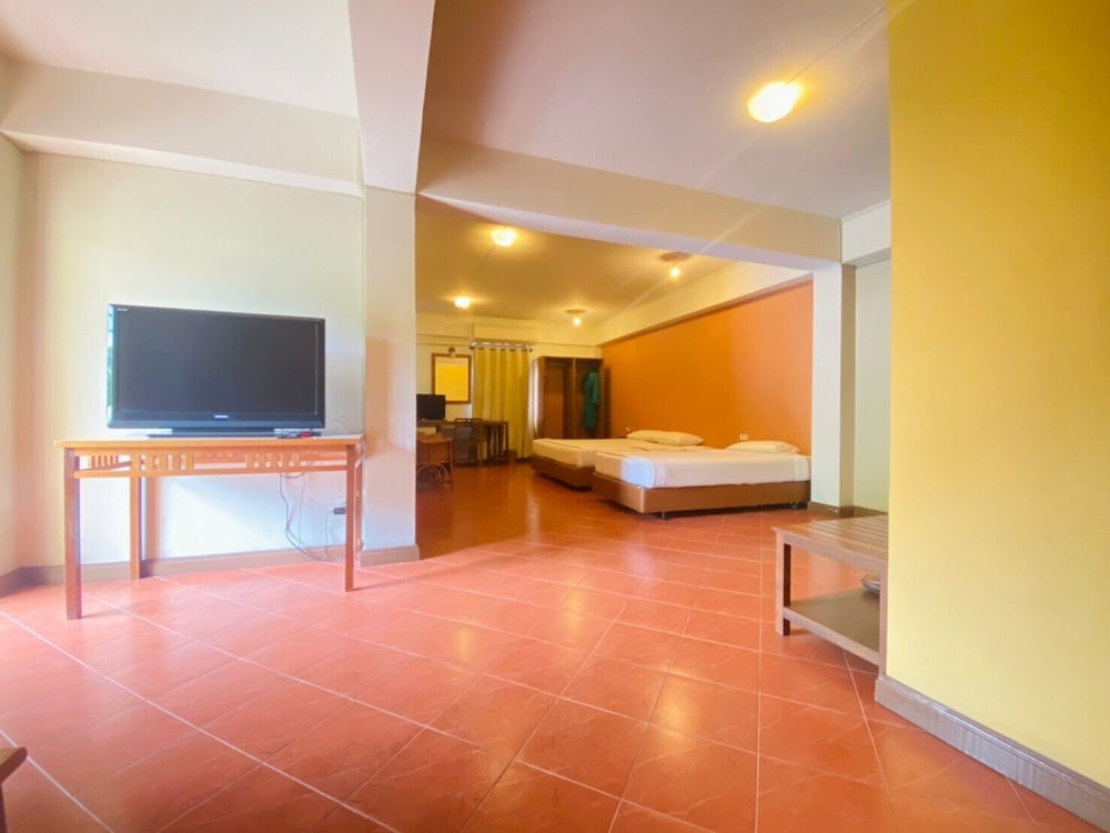 Sun Hotel 37/63