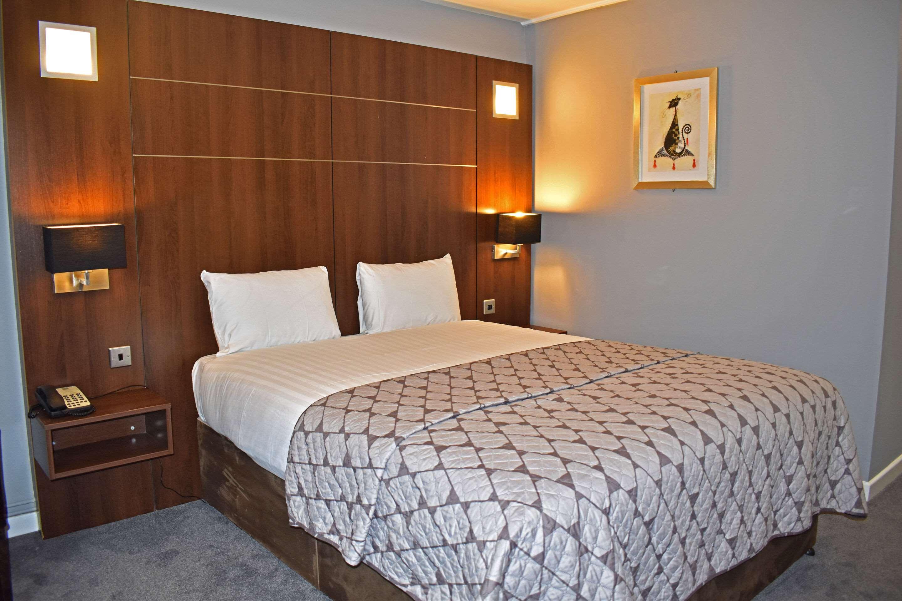 UPGRADE, KING BED