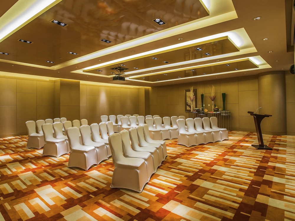 Pullman Linyi Lushang 40/49
