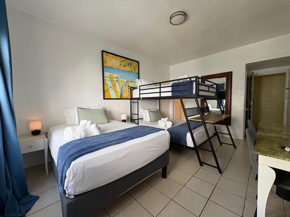 Norman's Hotel And Dining 24/62