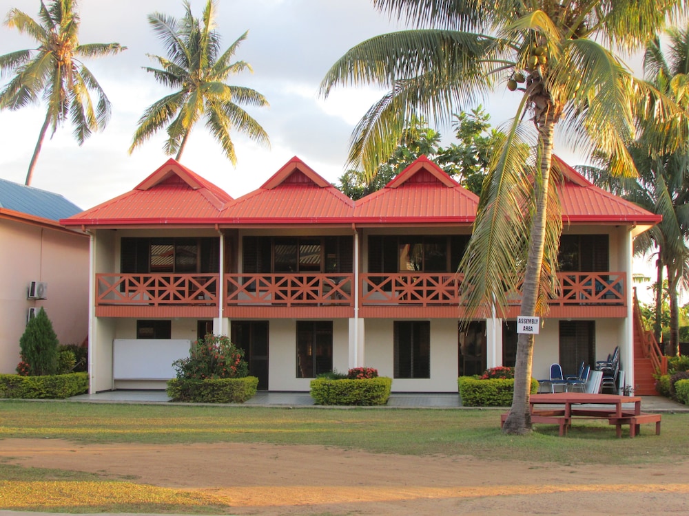 Wailoaloa Beach Resort Fiji 4/76