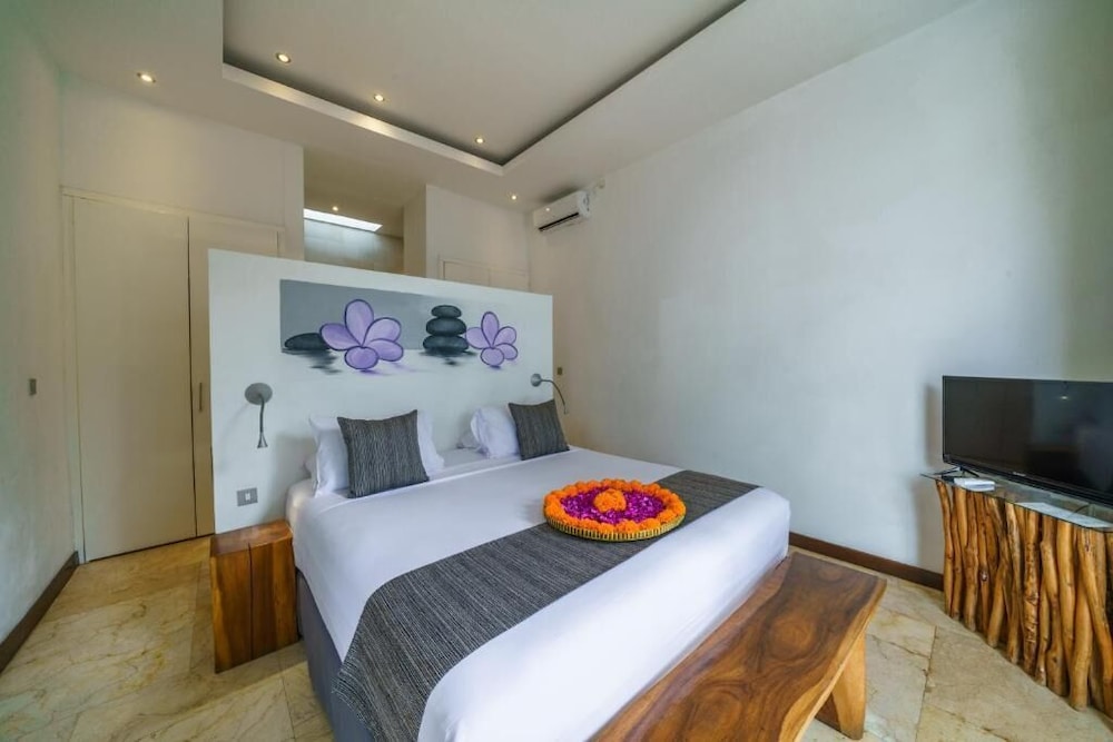 2 BEDROOMS, VILLA, PRIVATE POOL
