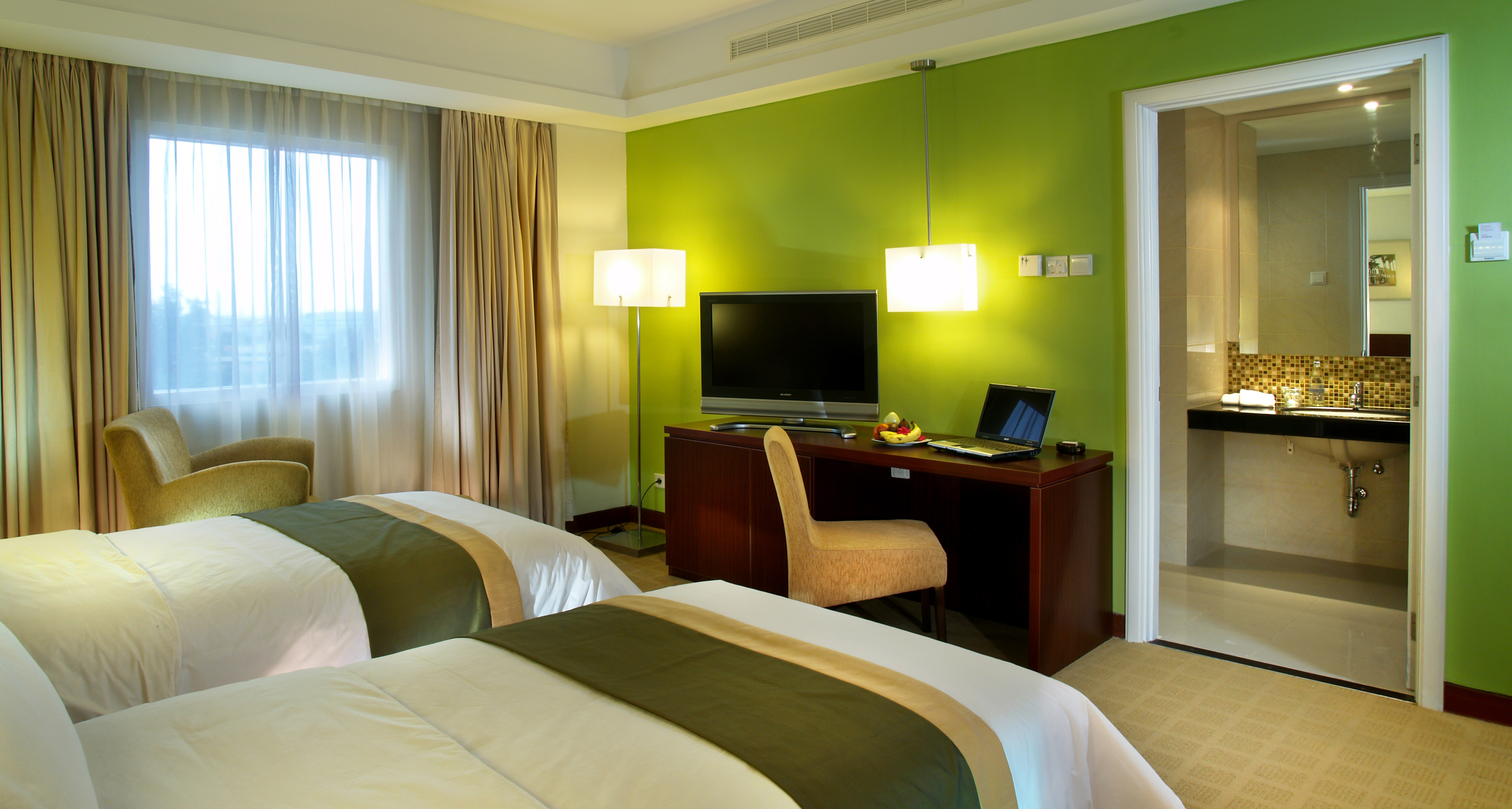 Deluxe, Double or Twin Bed