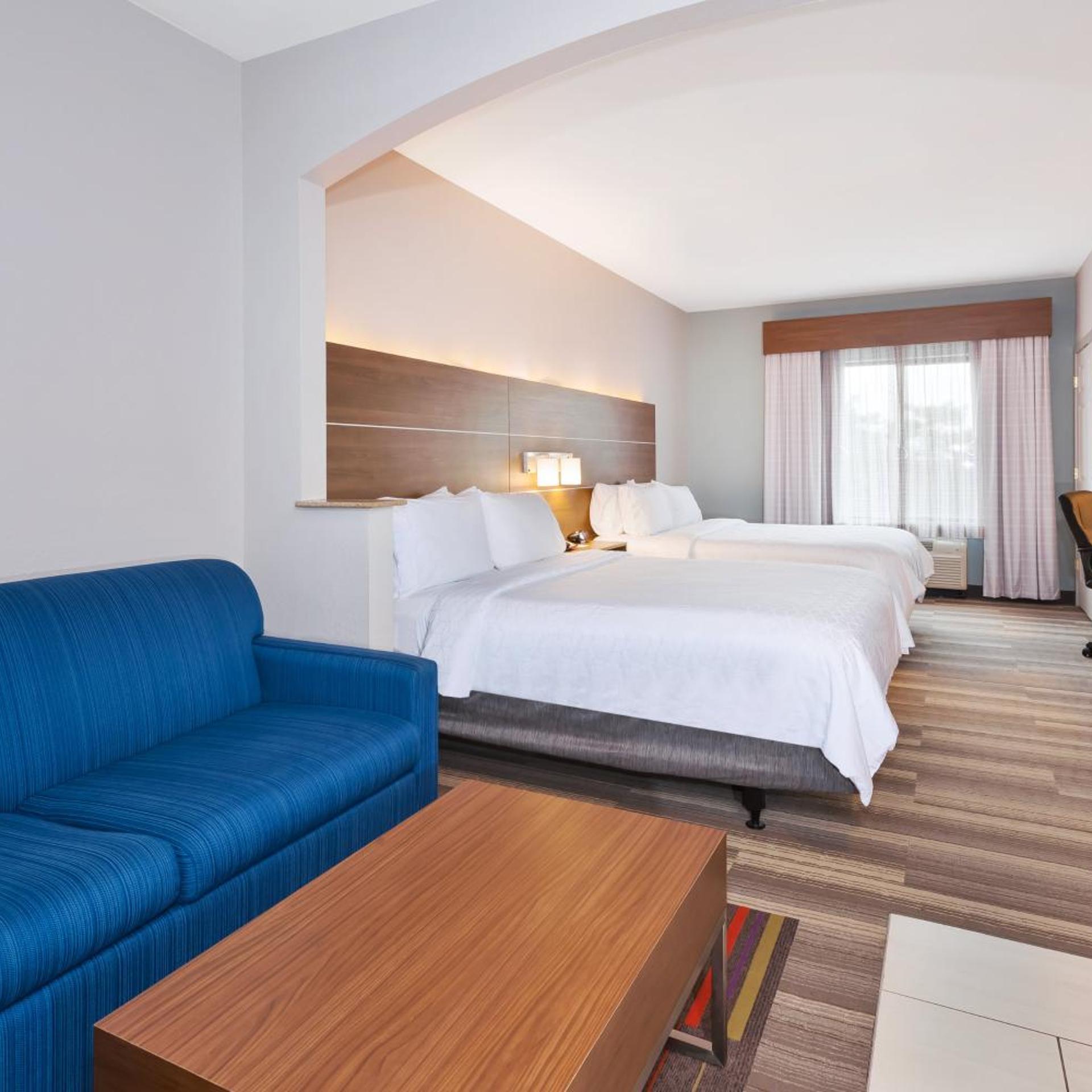 Studio, Queen Bed, Accessible