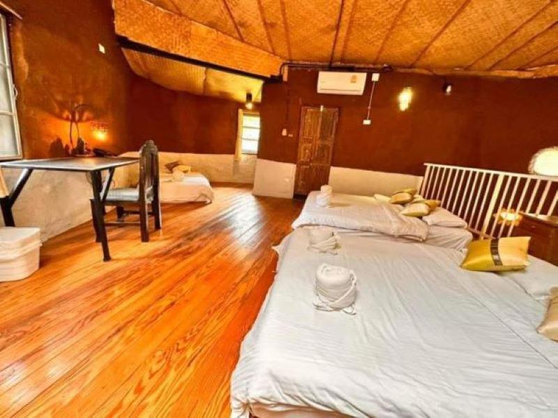 Family, Bungalow, 3 Queen Beds, Fireworks View
