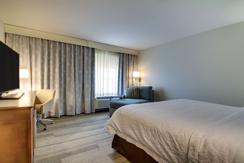 Hampton Inn & Suites Milwaukee West 23/64