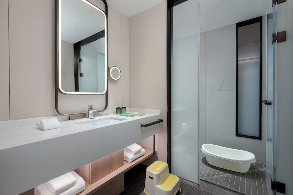 Holiday Inn Hotel & Suites Shanghai Changfeng by IHG 47/50