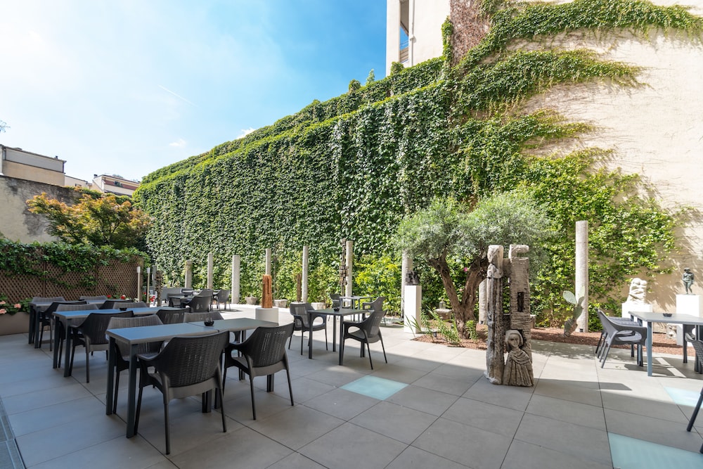 Hotel Milano Castello 63/70